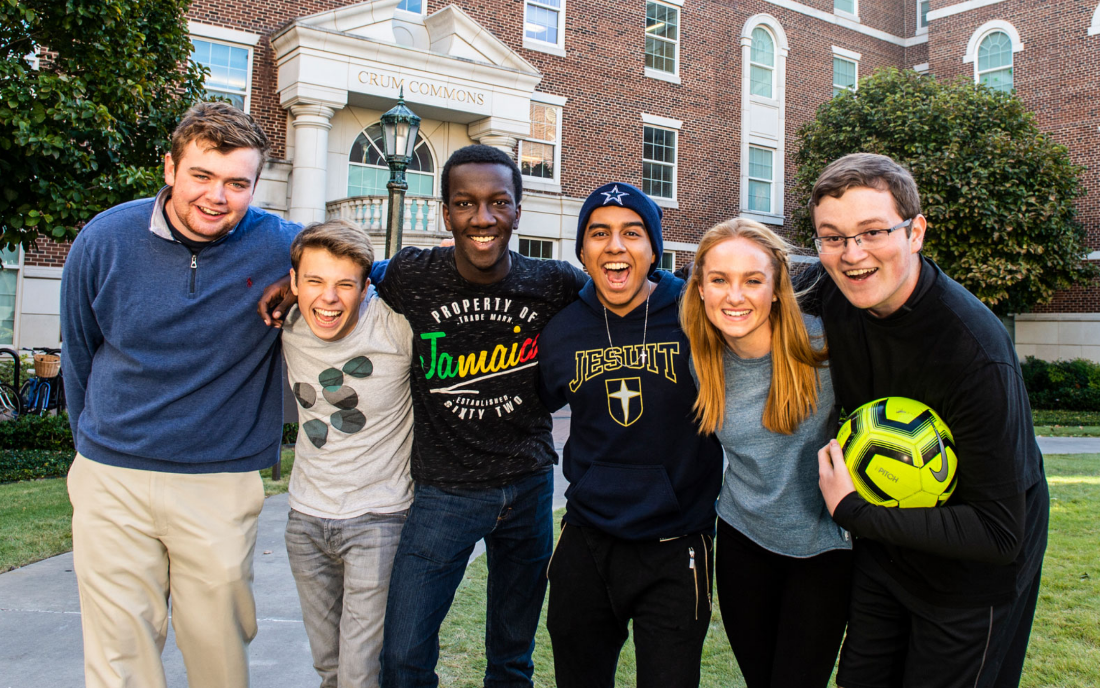 Students outside Crum Comons